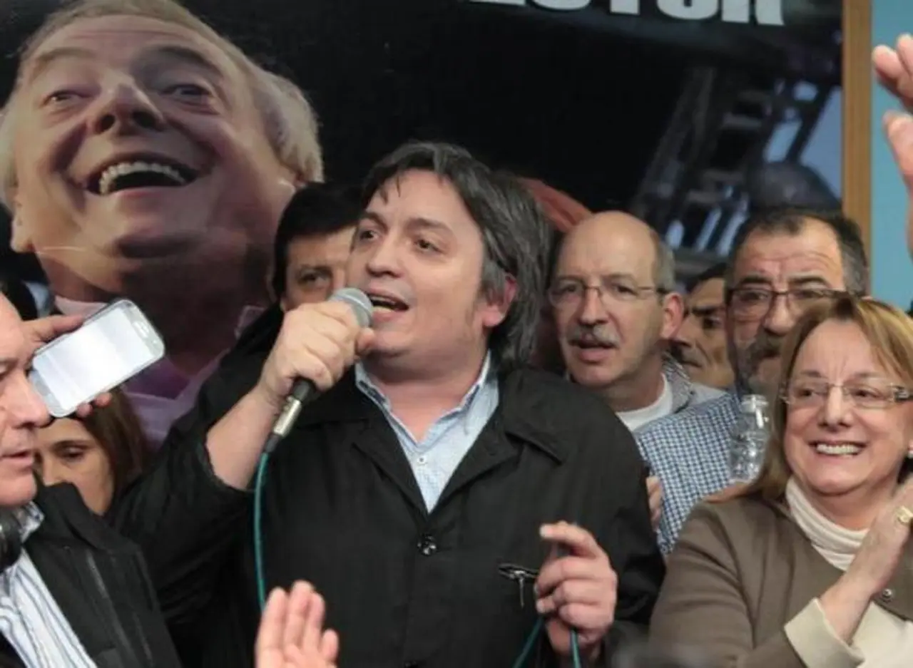 Máximo Kirchner criticó a Daniel Scioli: dijo que no llegó al 40% y que es un "protegido por los medios"