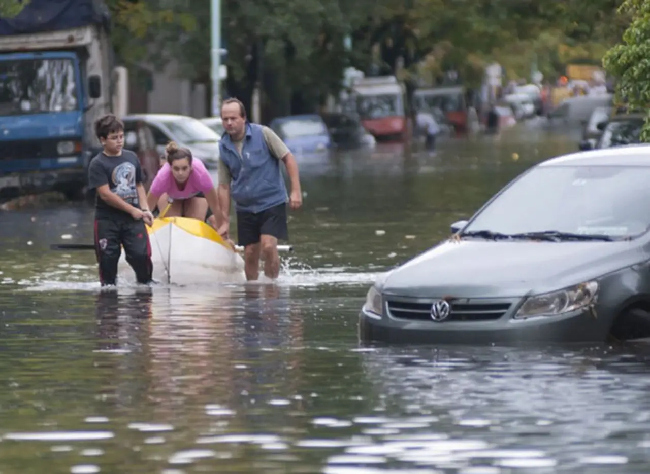 Baja el agua y algunos evacuados ya comenzaron a retornar a sus hogares
