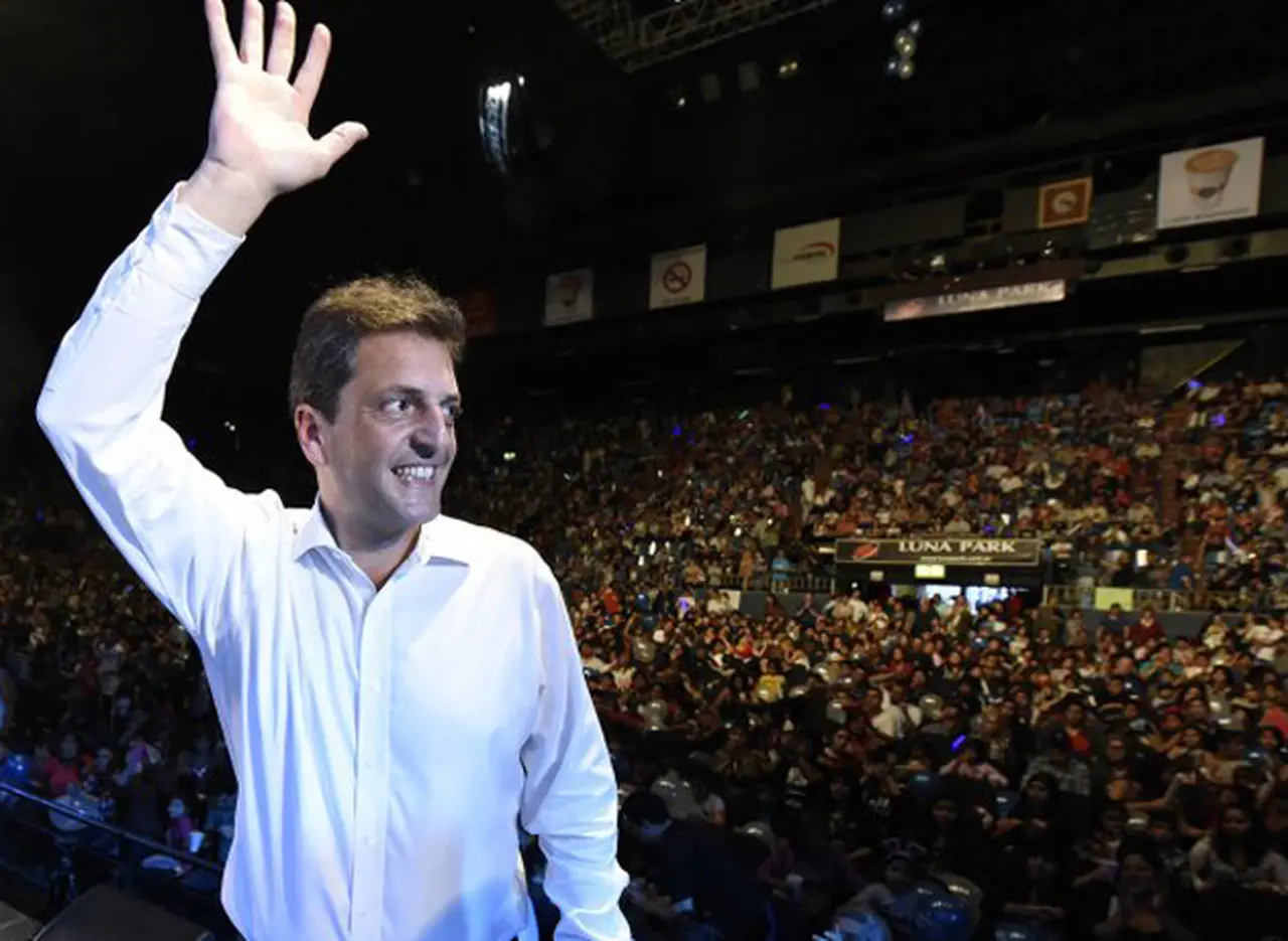 Sergio Massa, lejos de Macri: "Los problemas no se arreglan con globitos"