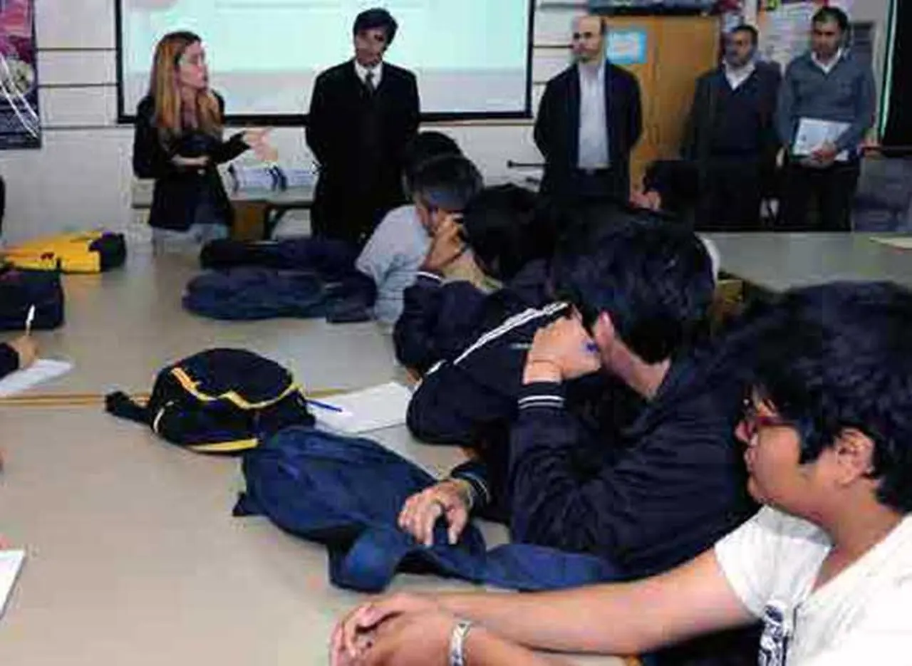 Capacitan a estudiantes secundarios en la instalación de radiobases