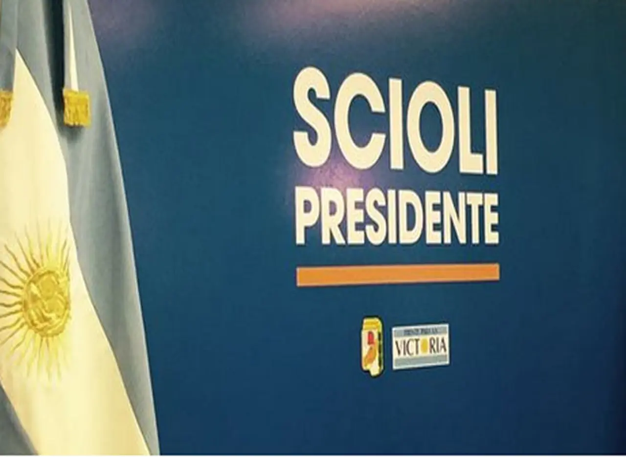 Scioli se despega de las palabras "Victoria" y "Zannini" en su nuevo slogan