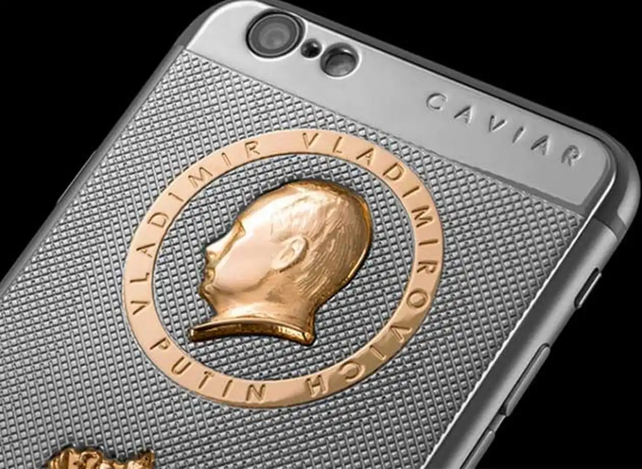 Agotado: furor por el iPhone 6S con la cara de Putin enchapada en oro