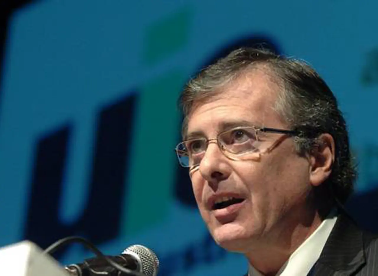 UIA: "Vamos a tener que realizar ajustes para volver a crecer"
