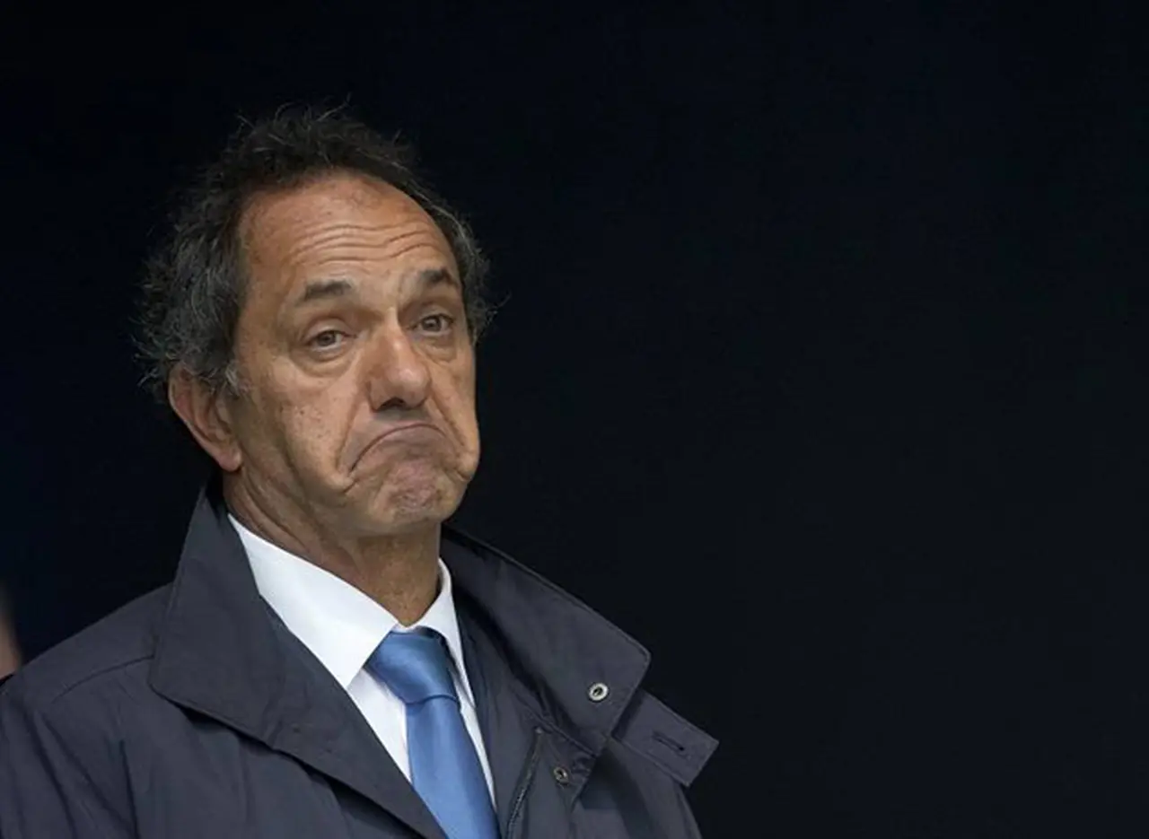 Insólito "gaffe" de Scioli en campaña: a contramano del "relato" dijo que YPF es empresa privada