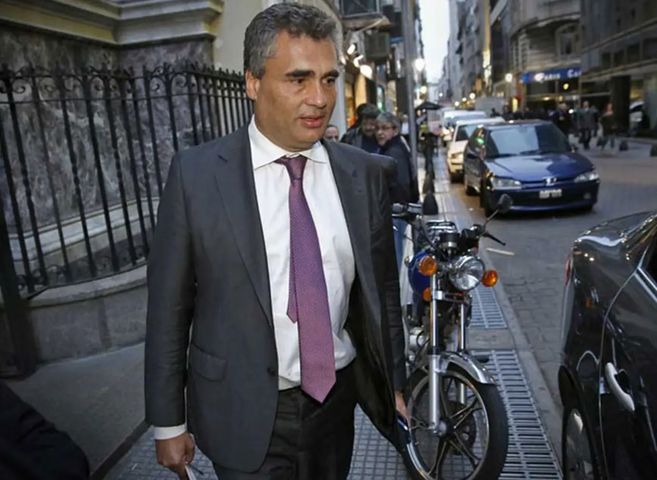Allanan el Banco Central en busca de pruebas que incriminen a Vanoli por la venta de "dólar futuro"