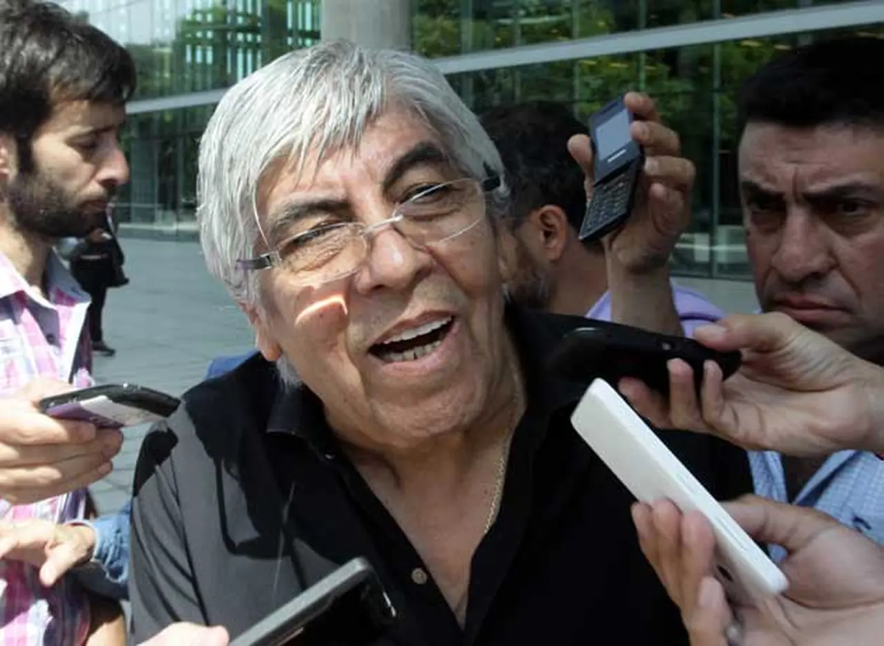 Moyano reclama a Macri "un gesto" para los trabajadores y "los Gordos" critican su polí­tica económica