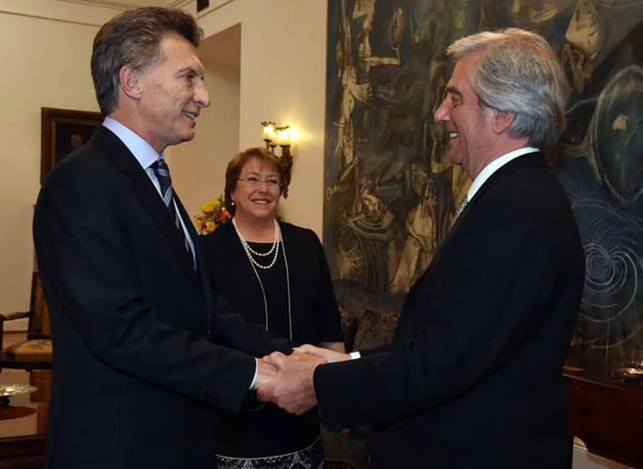 Mauricio Macri y Tabaré Vázquez se encuentran reunidos en Uruguay