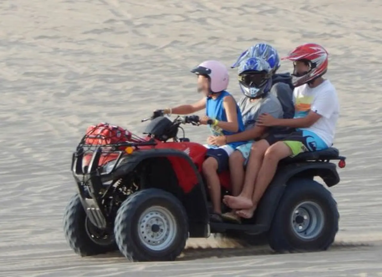 Las autoridades de la Costa admiten que es "incontrolable" el uso de cuatriciclos en las playas