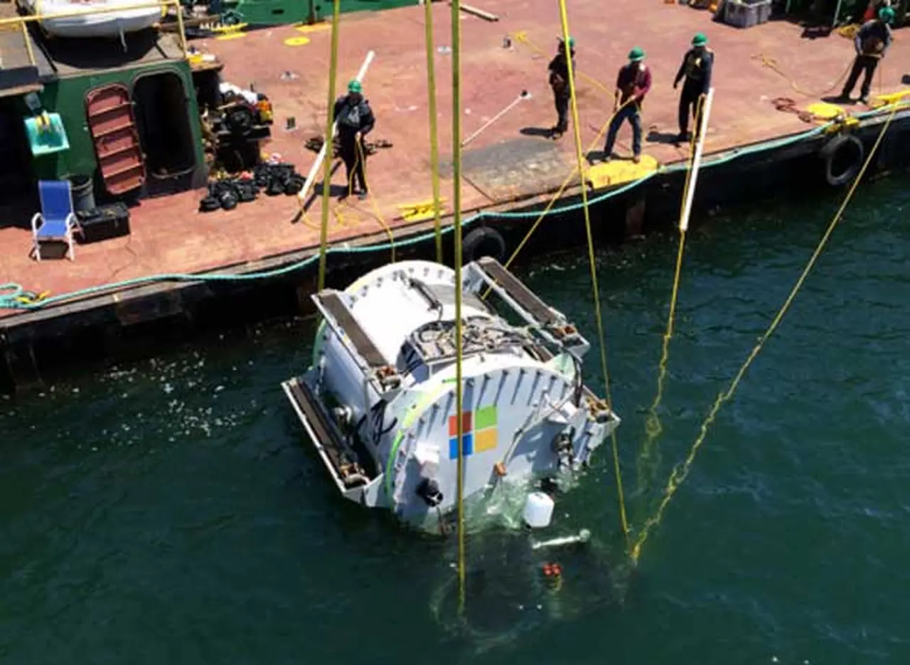 Microsoft ensaya centros de datos bajo el mar