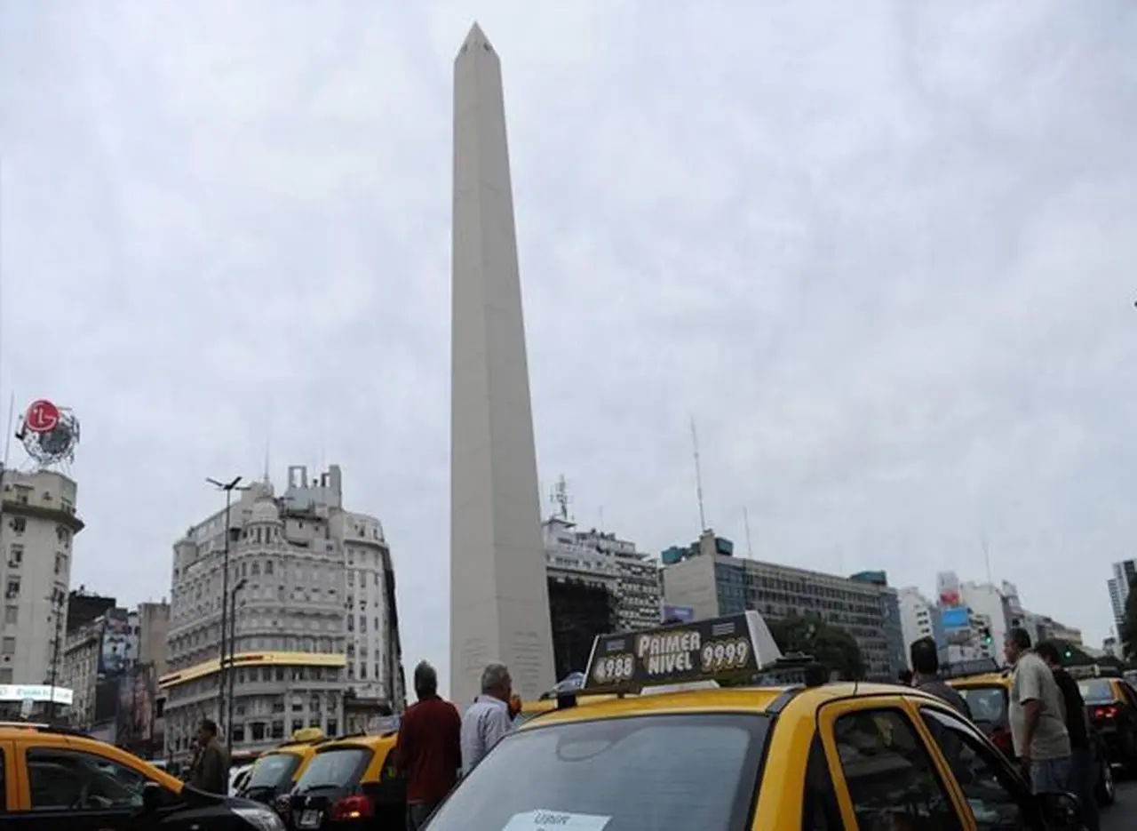 Taxistas porteños rechazan a Cabify, la aplicación para solicitar autos con chofer al estilo Uber