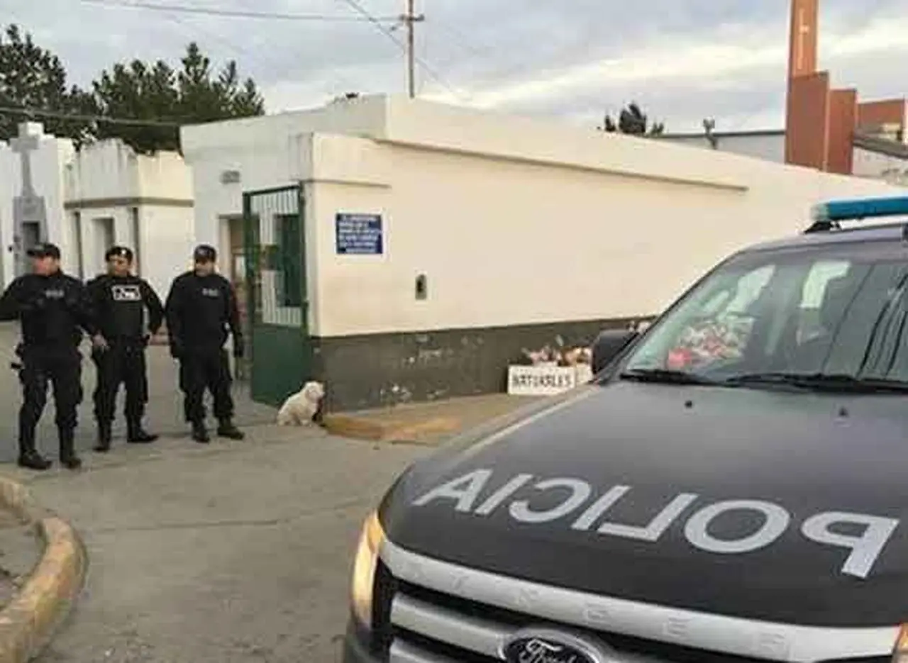 Allanan el cementerio de Rí­o Gallegos por el mausoleo de Kirchner