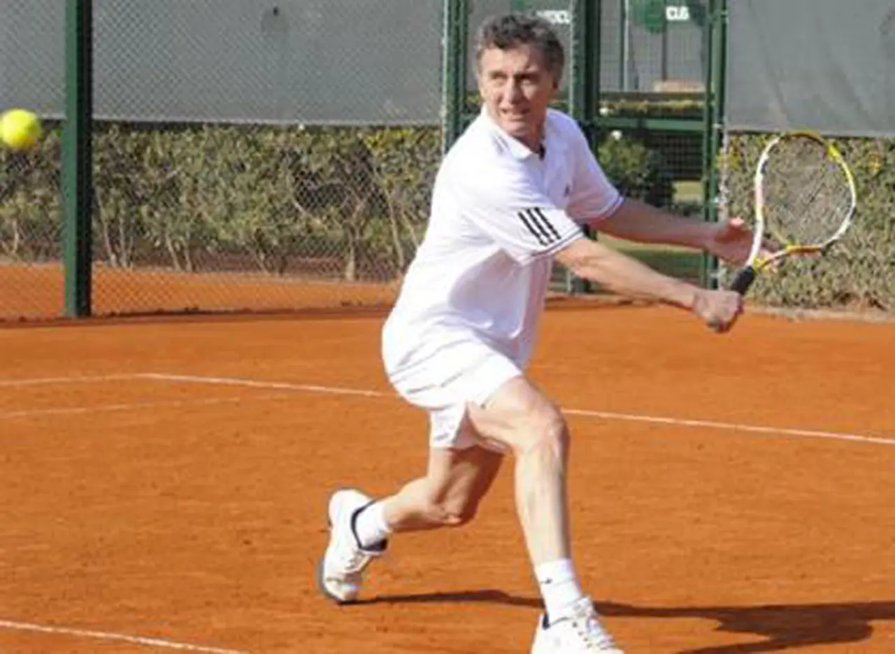 Parte médico de Macri tras la arritmia: "Está bien, ayer jugó al tenis"