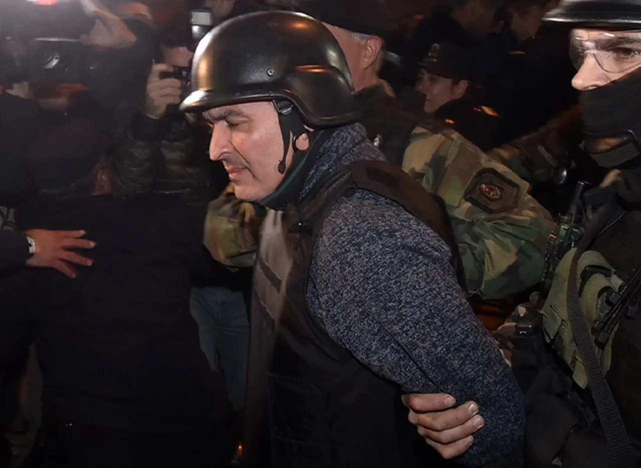 Uno de los celulares de López registró 40 llamadas antes de ser arrestado