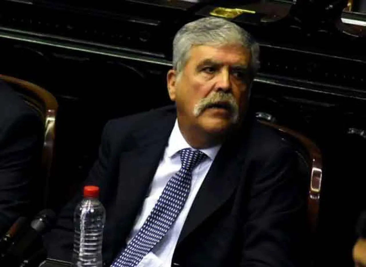 Hallan una nota que probarí­a que De Vido financió obras en el convento donde López intentó ocultar dólares