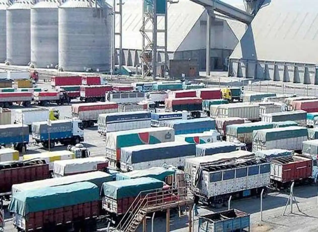 Lockout de transportistas: 120 buques varados y pérdidas por u$s3,5 M