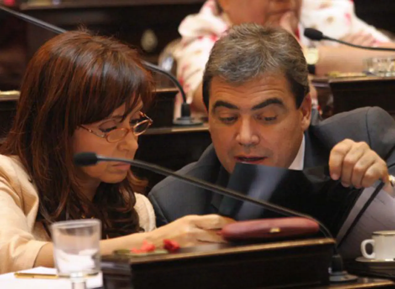 El ex senador K explicó por qué se iba con u$s28.700 en un bolso a Miami
