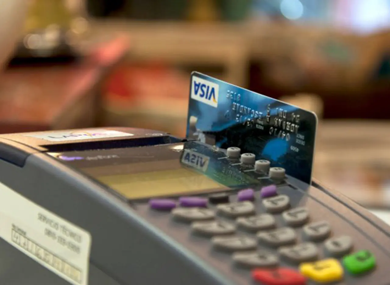 Tarjetas: aprueban venta de Prisma para incentivar competencia y bajar tasas