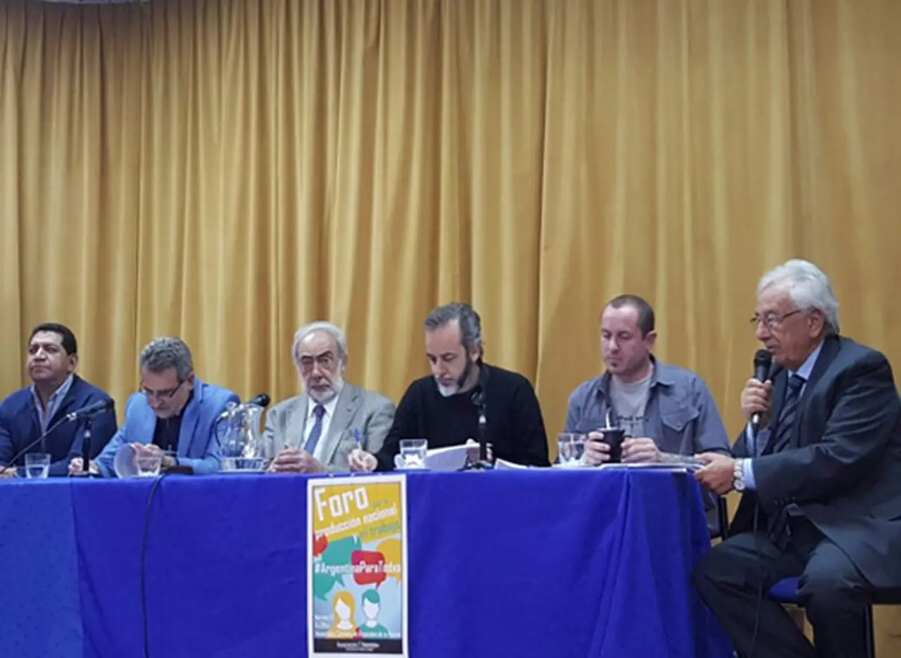La contracumbre que convocó el kirchnerismo para hacer frente al "mini Davos"