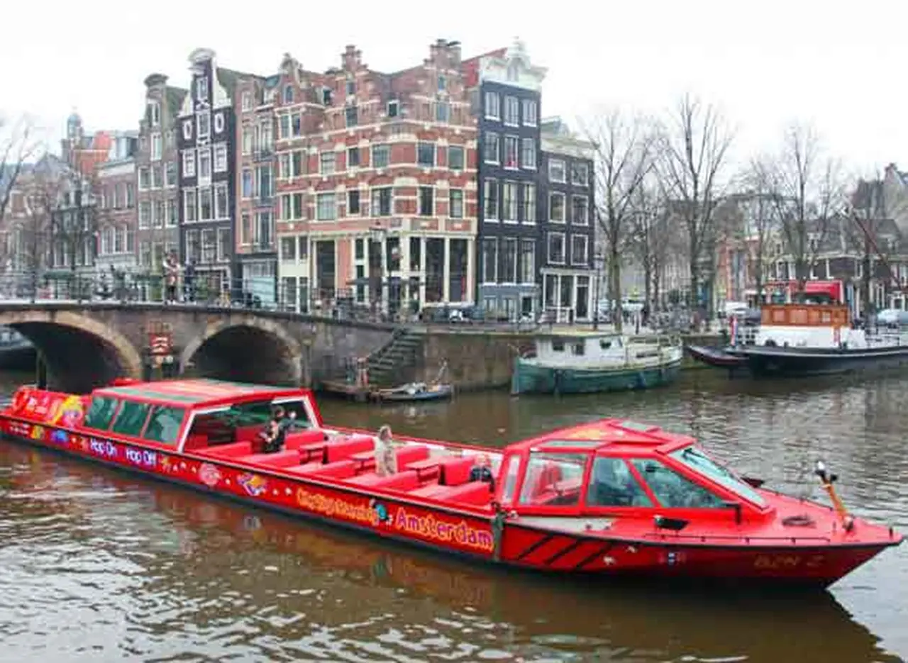 Barcos autónomos sin capitán comenzarán a navegar por los canales de Amsterdam