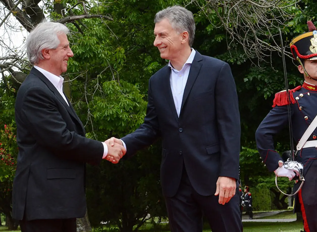 Macri y Tabaré confirmaron que está en estudio la construcción de un puente binacional con Uruguay