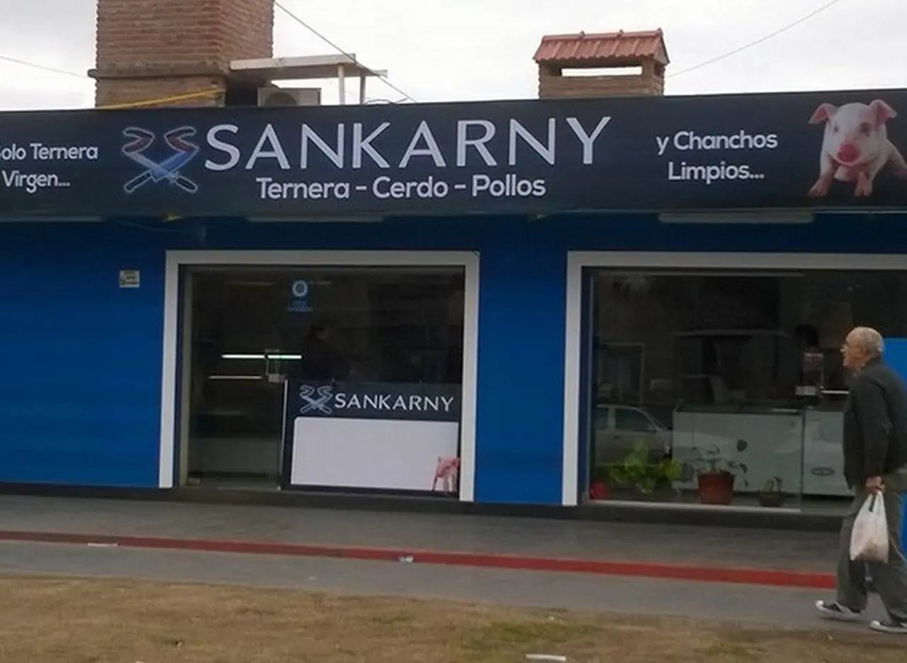 Ricky Sarkany, enfrentado con una carnicerí­a cordobesa