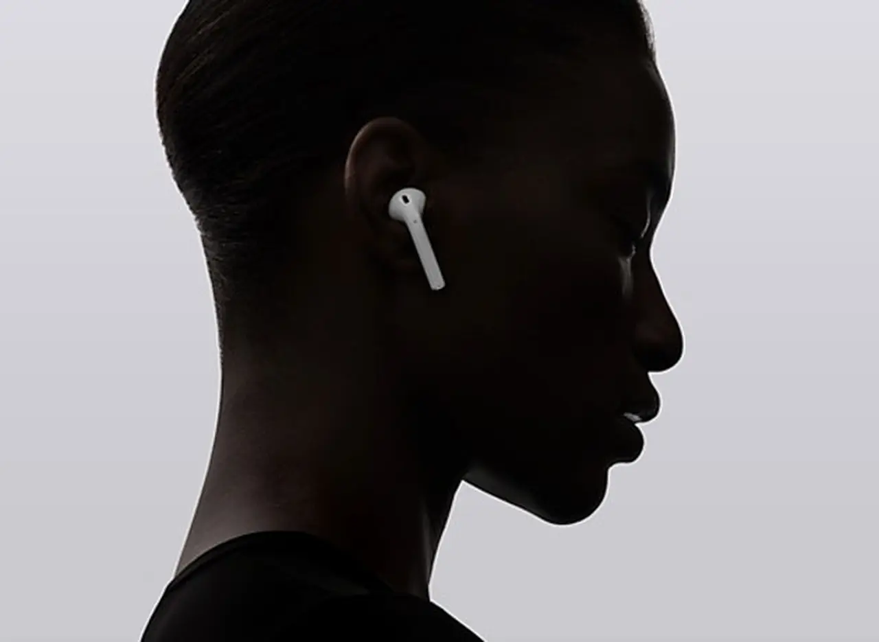 Tim Cook dice que los Airpods del último iPhone son un éxito