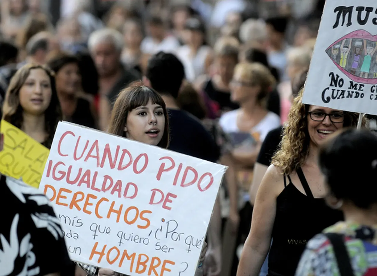 Las cuatro iniciativas que propuso el W20 para promover la inclusión digital de las mujeres