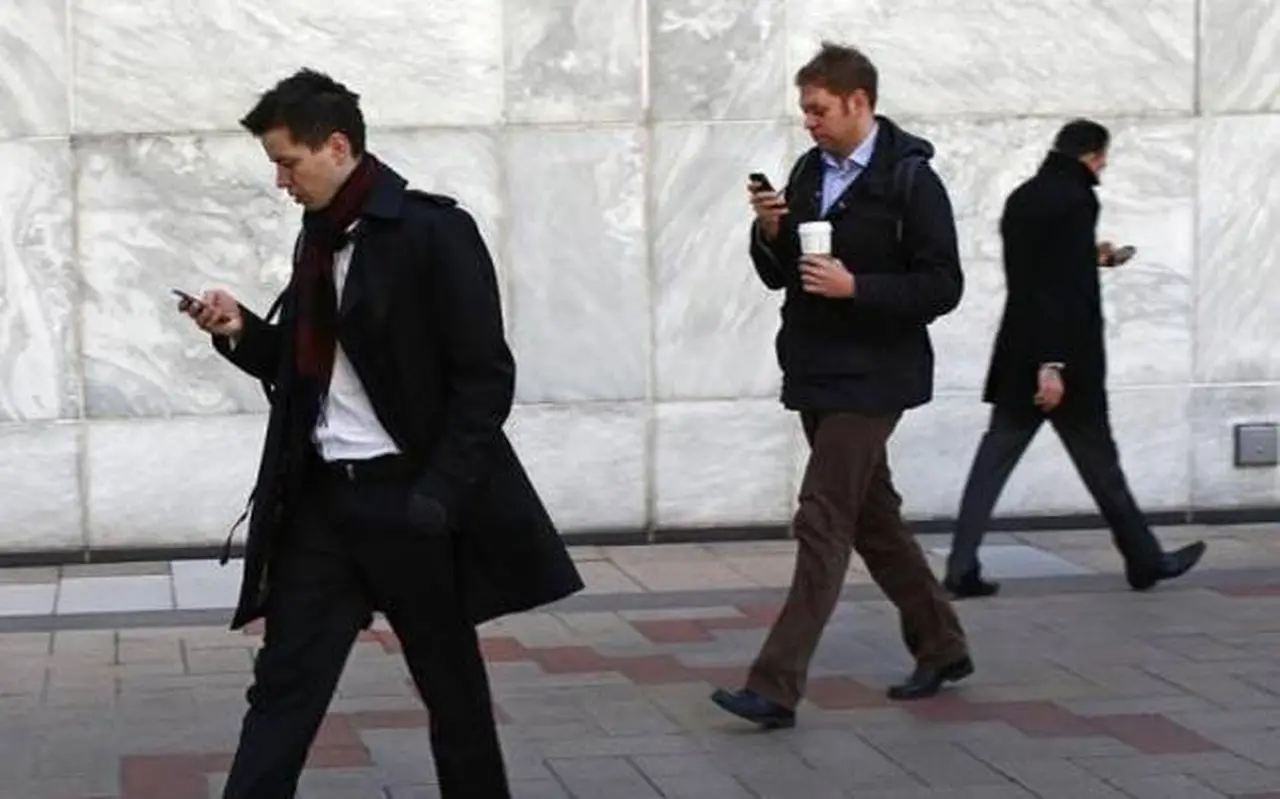 Habilitan a dos nuevas compañí­as a dar servicios de telefoní­a móvil