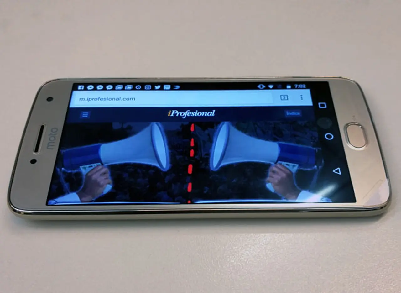 Moto quiere reinar en la "clase media" de los móviles con el nuevo G5