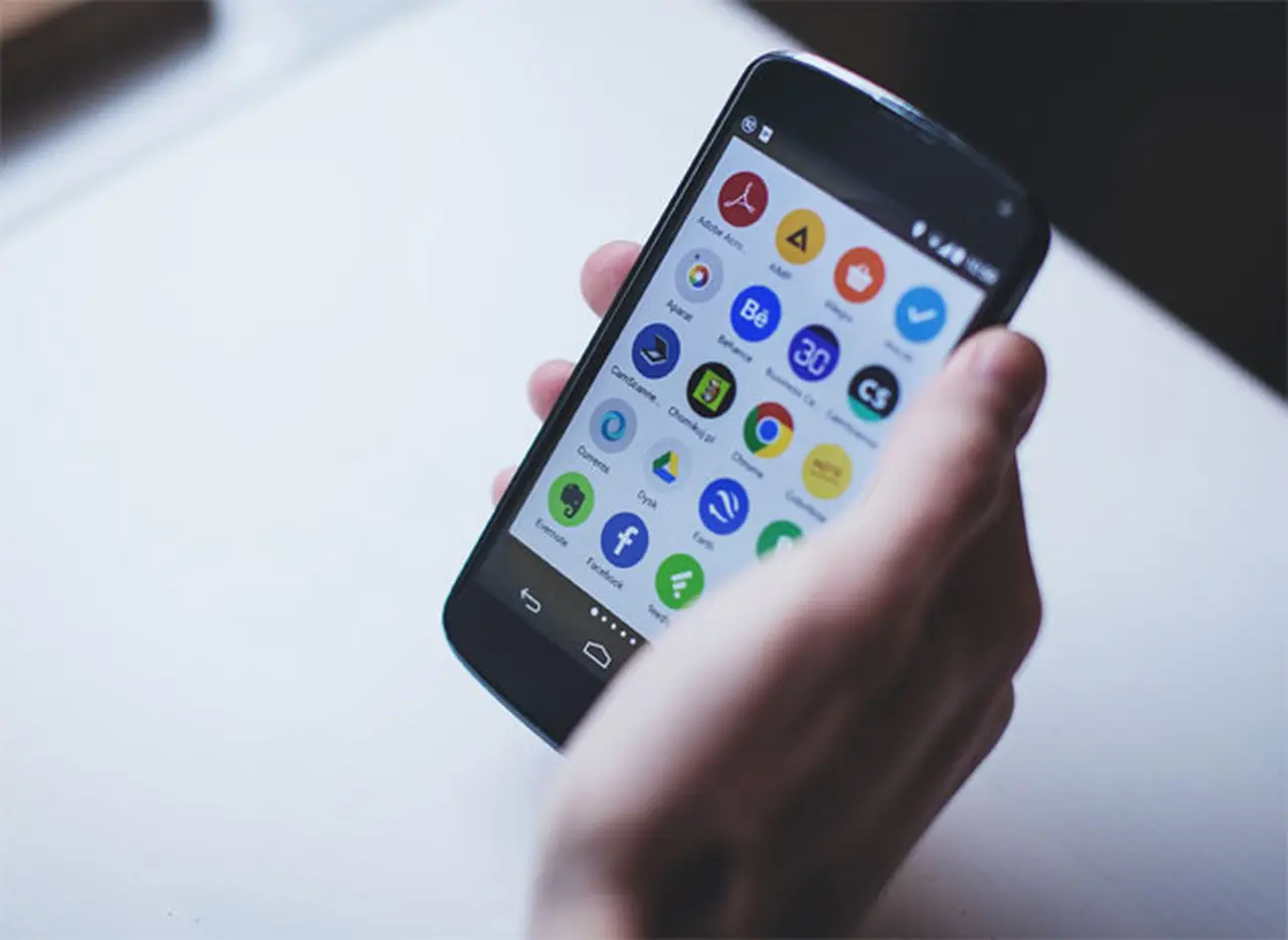 Google protegerá los móviles con Android para que las "telcos" no puedan espiarlos