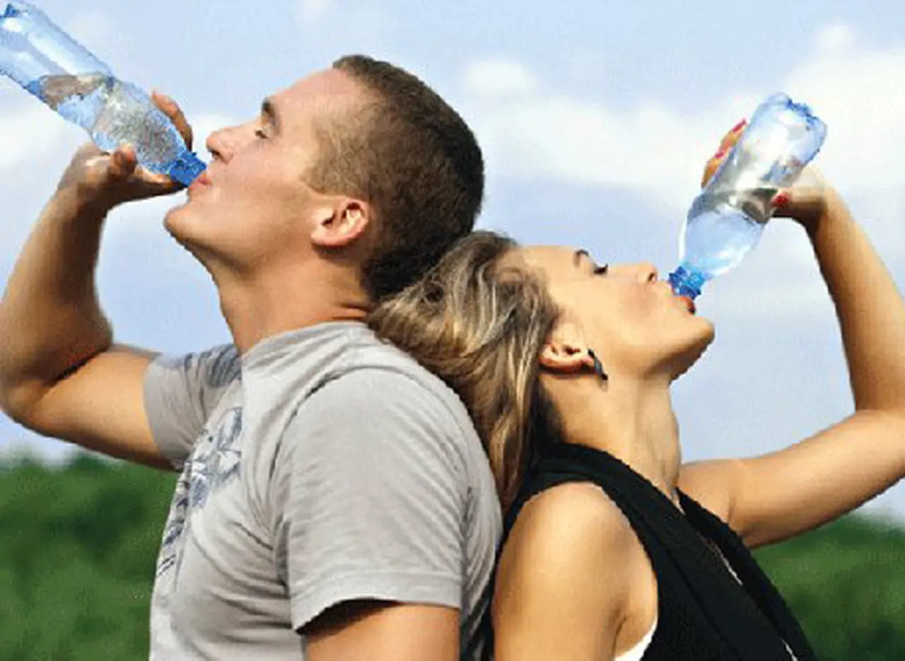 Así­ cambiará su cuerpo cuando beba suficiente agua