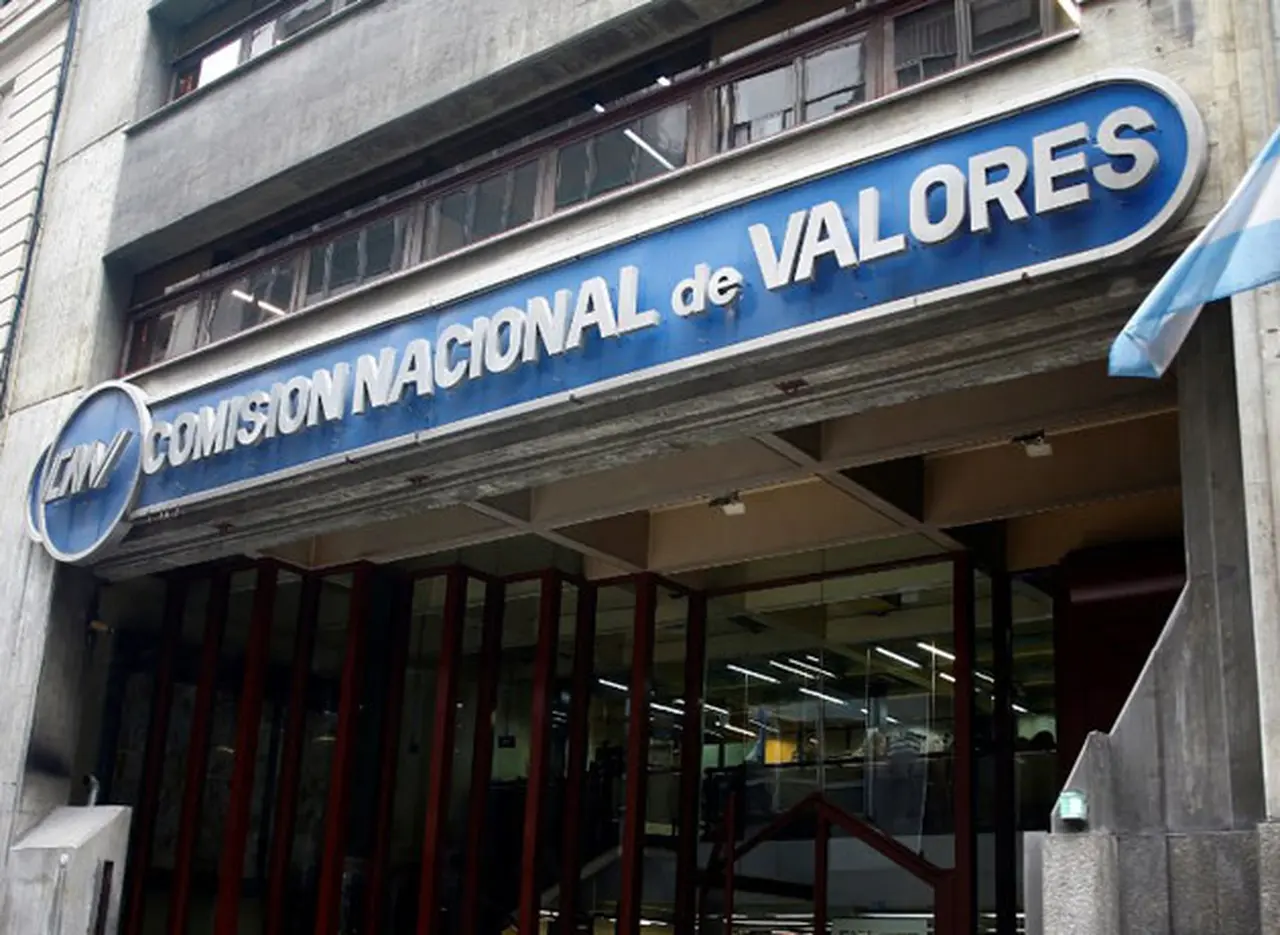 La CNV y la Bolsa de Comercio firman acuerdo para facilitar emisiones
