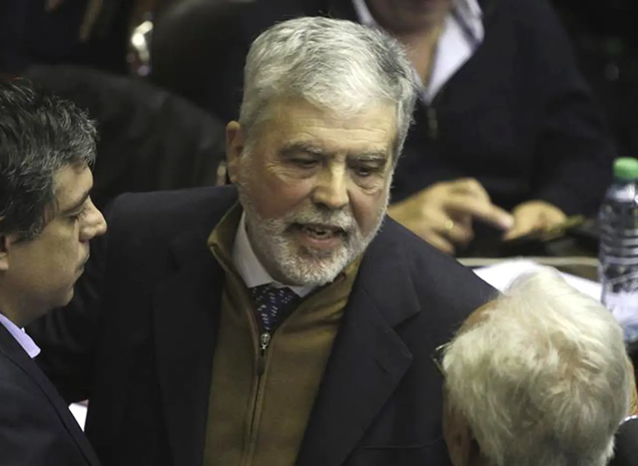 Piden indagar a De Vido por sobreprecios en gasoductos