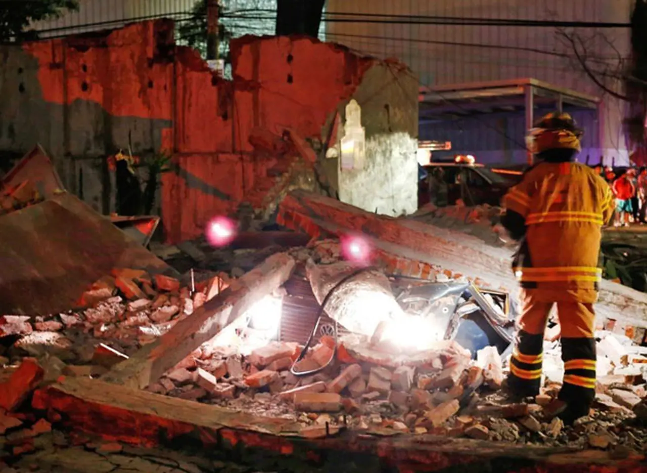 Mientras Miami recibe a "Irma", México aplica plan de catástrofe tras sismo