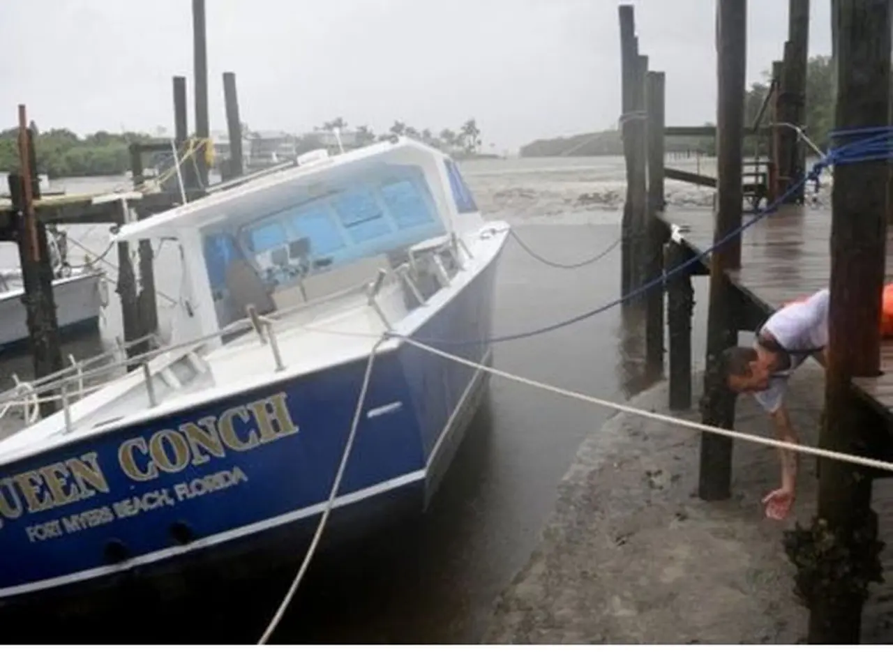 Por qué se retira misteriosamente el agua del mar antes del huracán