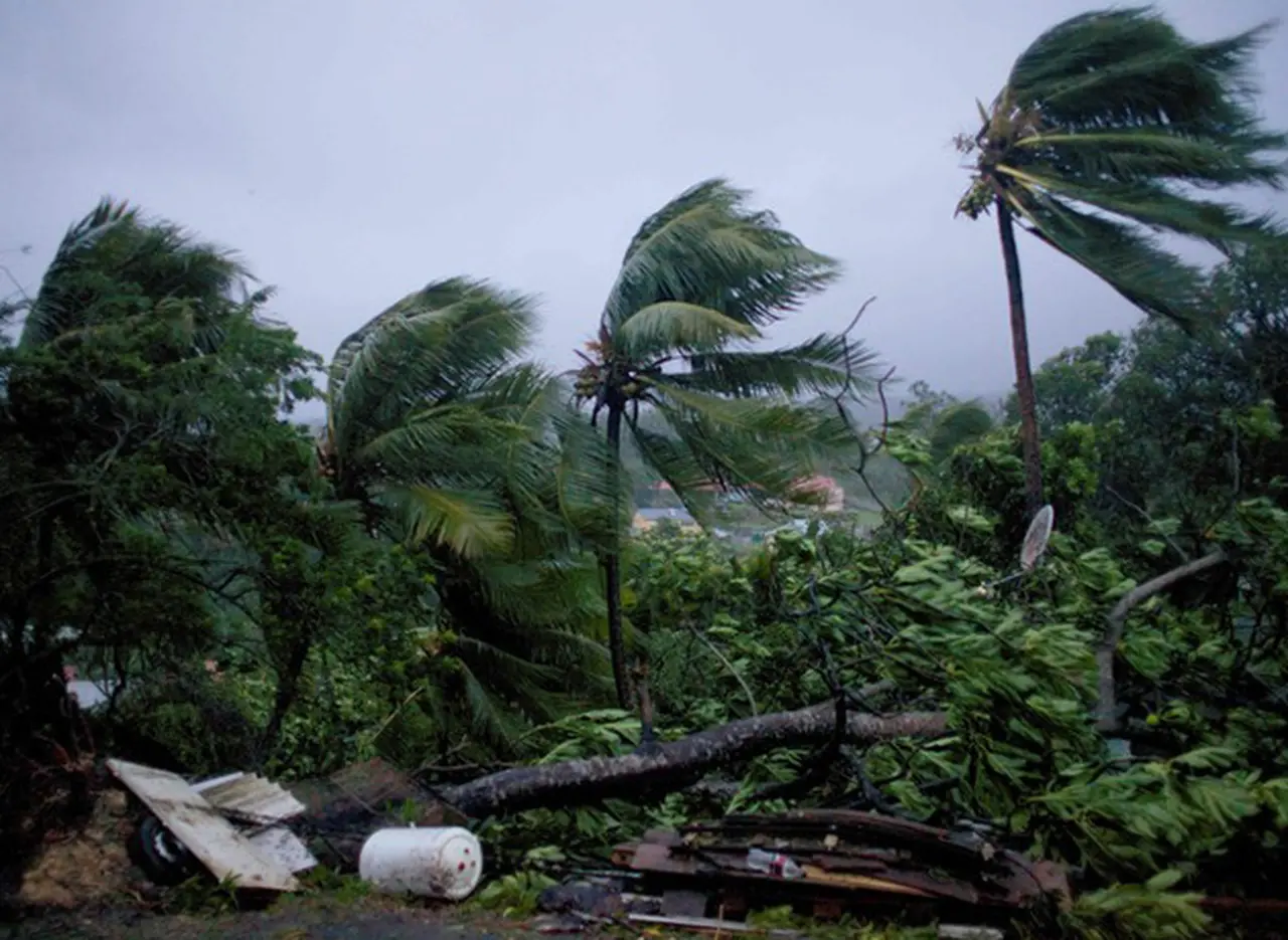 El huracán Marí­a arrasó Dominica y se dirige a Islas Ví­rgenes y a Puerto Rico