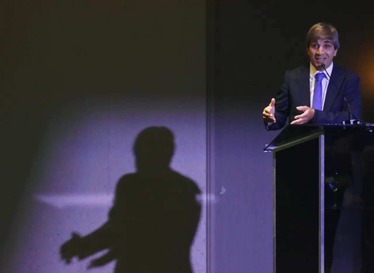 La offshore del ministro Caputo compró bonos a 100 años y lo denuncian por incompatibilidad