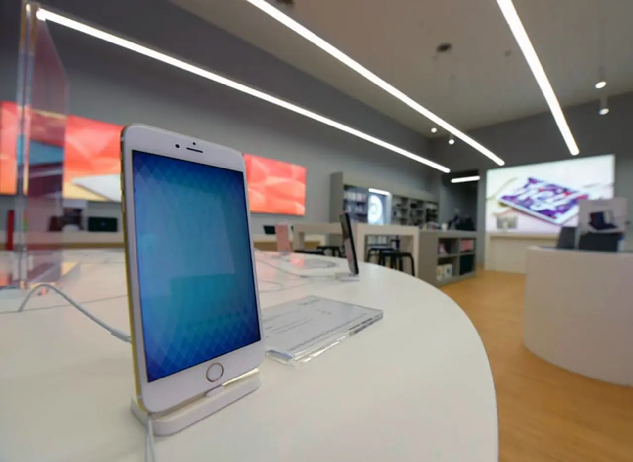OneClick abre tres tiendas de Apple en la Argentina