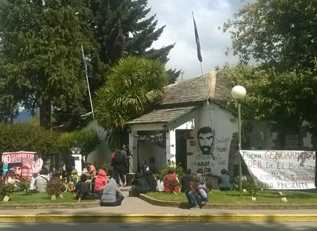 Caso Maldonado: crece la bronca en el Bolsón y piden renuncia del intendente