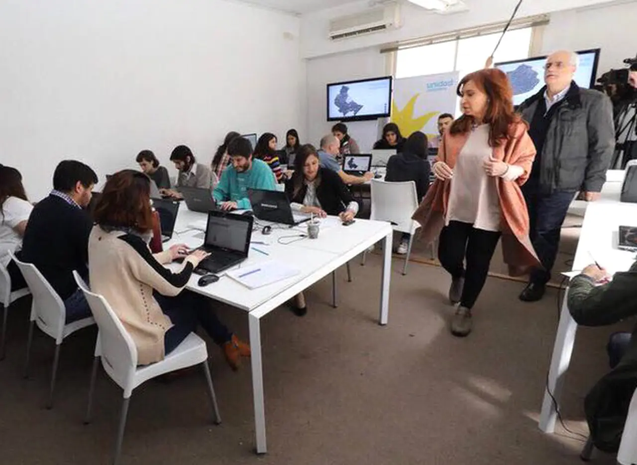 El kirchnerismo puso en marcha su propio centro de cómputos