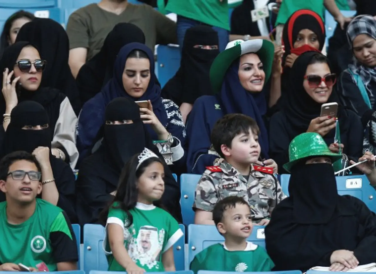Histórico: Las mujeres de Arabia Saudita podrán asistir a eventos deportivos