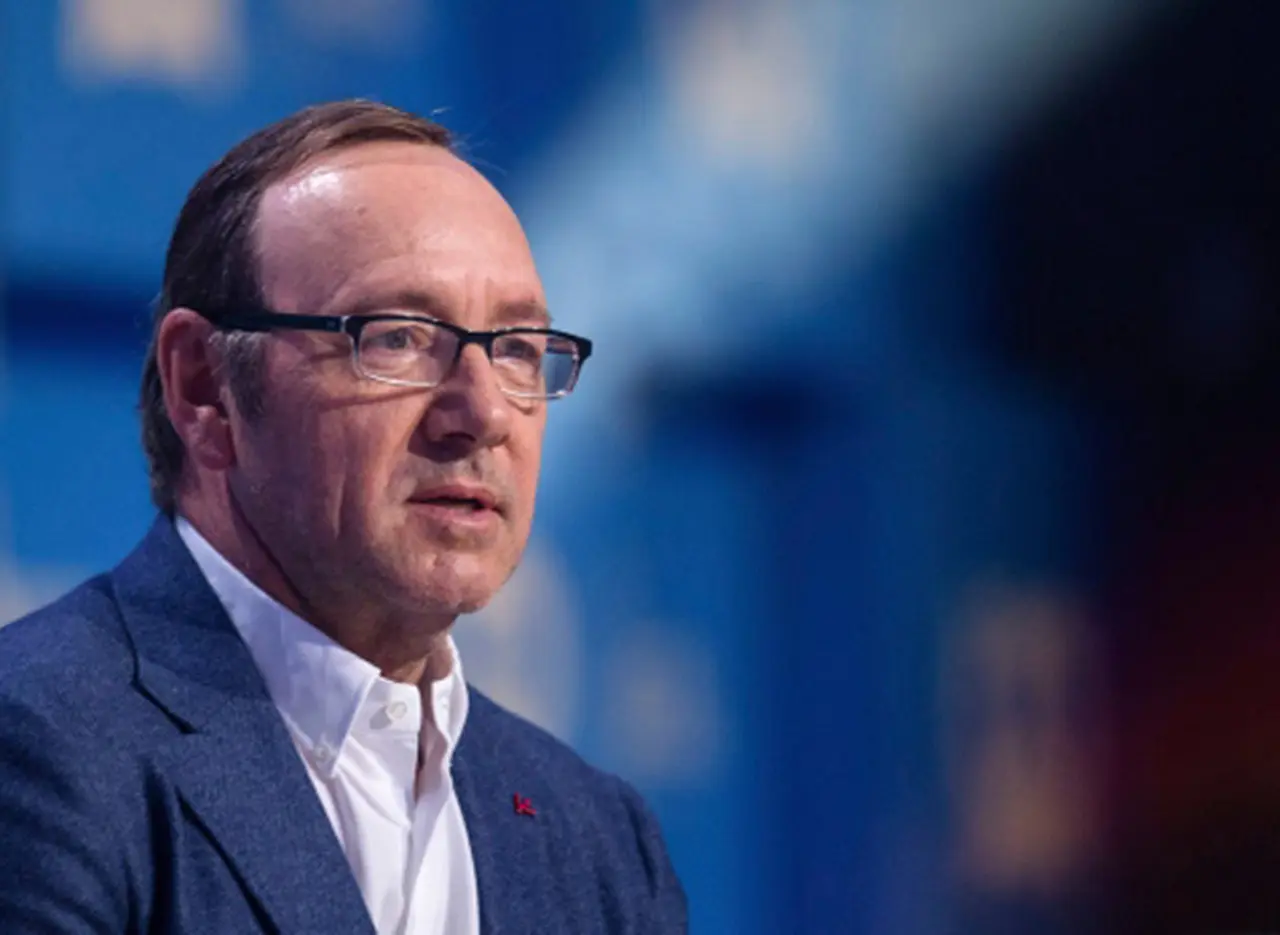 Kevin Spacey pidió perdón por acosar a un menor y contó que es gay