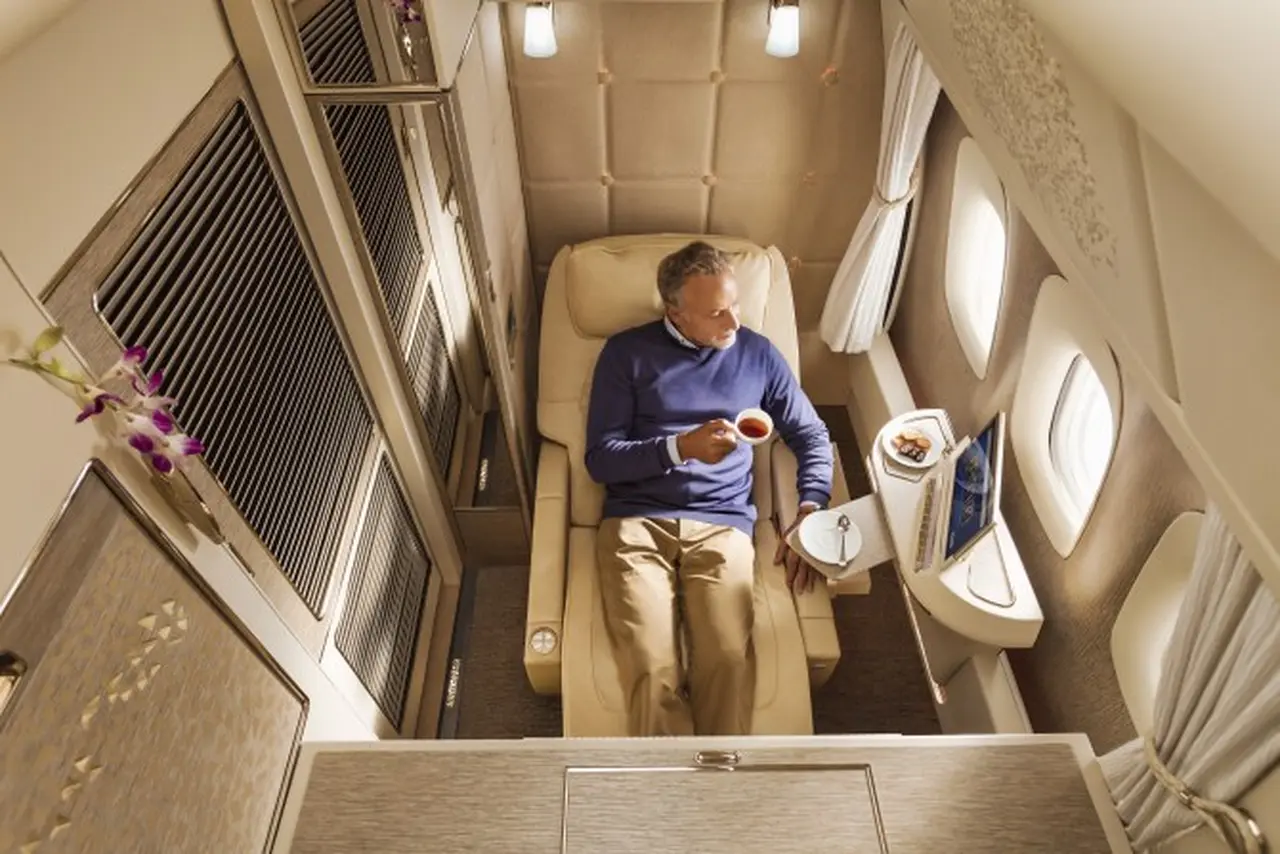 Privacidad total, recorrido virtual del exterior del avión y gravedad cero: así­ son las nuevas suites de lujo de Emirates