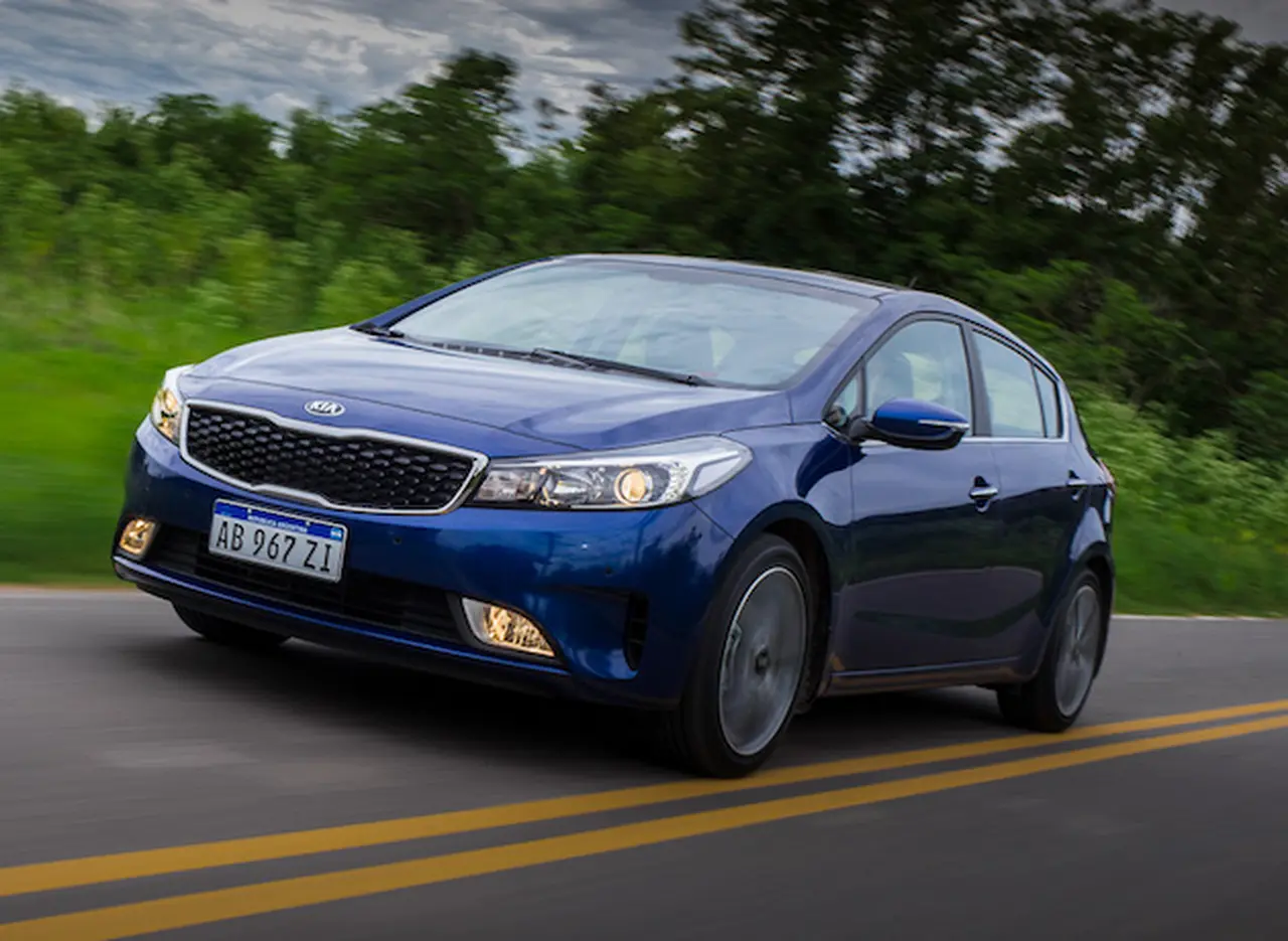 Kia presentó el nuevo Cerato, por primera vez fabricado en México y en versión hatchback