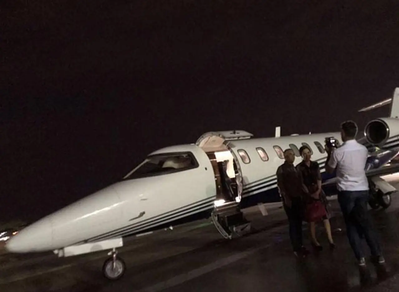 Cristina evitó volar en Aerolí­neas: hizo "dedo" y se subió a un avión oficial de Santiago del Estero