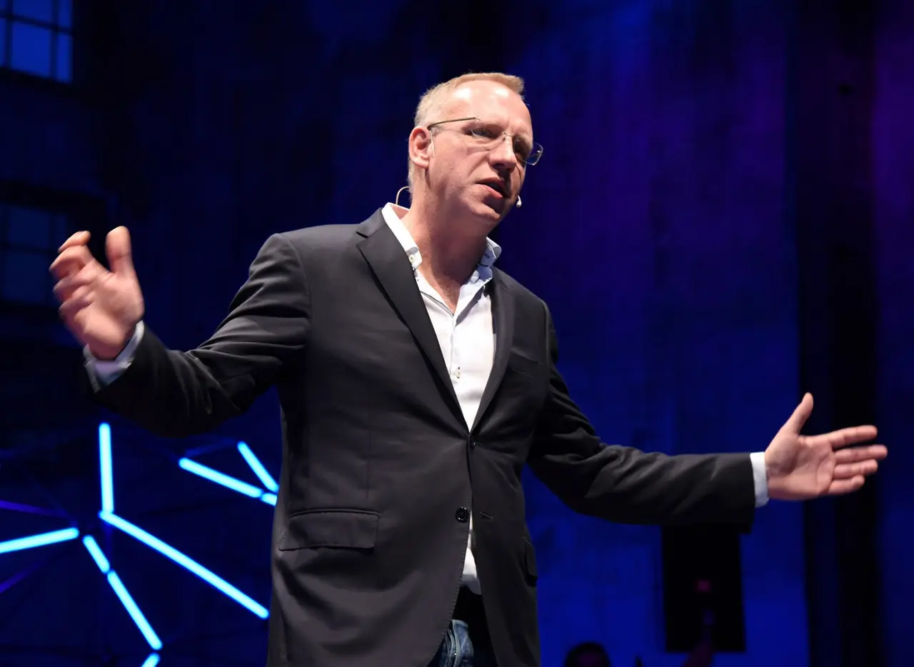 Cómo ser una gran empresa sin dejar de innovar: consejos de Turner, que se renueva con ideas "argentinas"