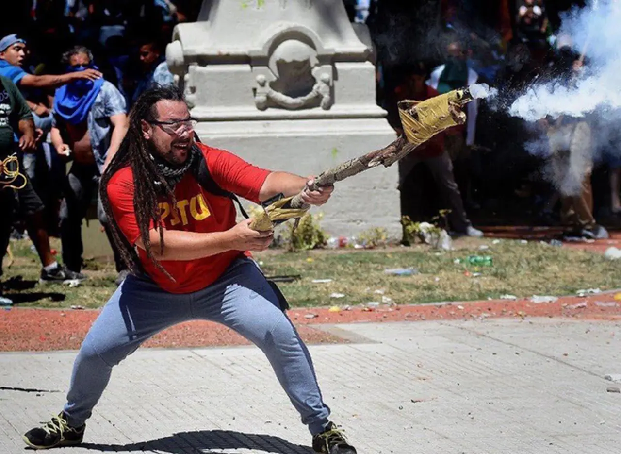 La increí­ble defensa del Partido Obrero al militante de la "bazuca" casera