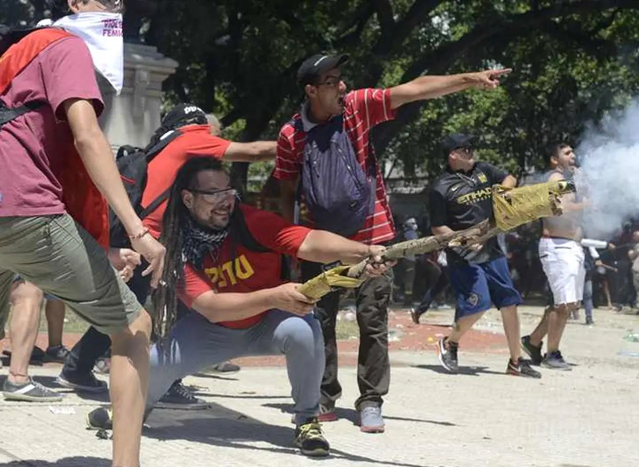 El "hombre del mortero" está prófugo y pidió la eximición de prisión