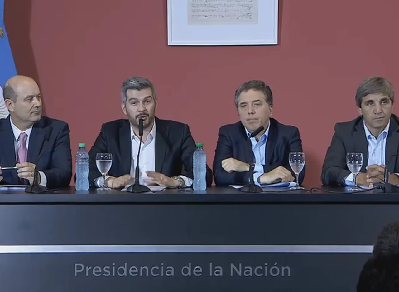 El Gobierno cede y "recalibra" la meta de inflación tres puntos arriba: "Esperamos que sea del 15% en 2018"