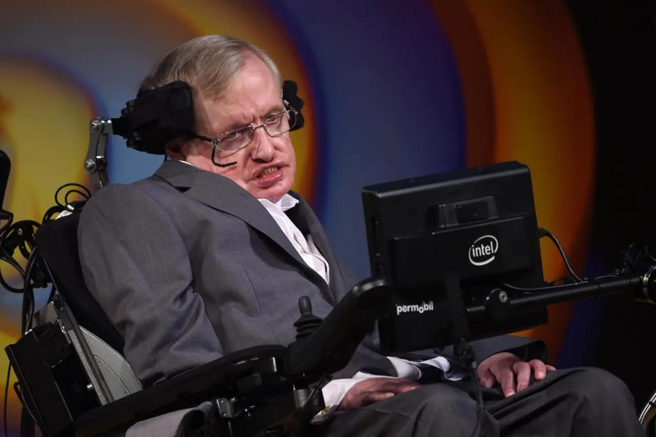 Stephen Hawking pronostica que la Tierra "morirá" dentro de 200 años